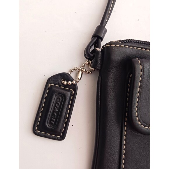 Coach Soho Blk Leather Wristlet Silver Buckle Front Pocket White Contrast Stitch - Picture 3 of 9